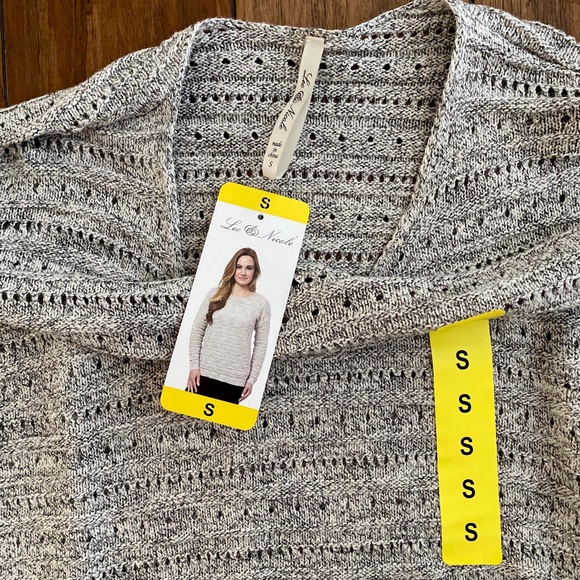 π Leo & Nichole Gray Sweater size Small - Picture 5 of 7